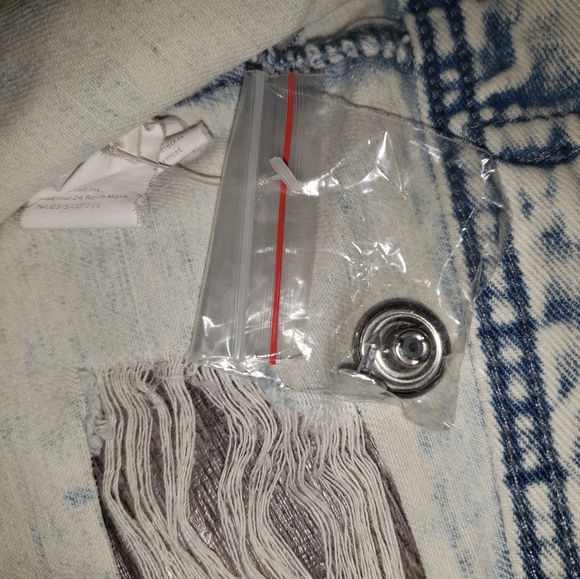 Men's Distressed Jean Vest - Picture 6 of 7